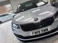 USED 2019 19 SKODA KAROQ 1.5 TSI ACT SE L SUV 5dr Petrol Manual Euro 6 (s/s) (150 ps) BRILLIANT SILVER / BLACK MICROSUEDE / LEATHER TRIM / HEATED FRONT SEATS / DUAL ZONE CLIMATE / ELECTRIC WINDOWS / POWERFOLD MIRRORS / CRUISE CONTROL / SPEED LIMITER / FRONT ASSIST / DRIVE MODE SELECTION / DAB FM AM TUNER / BLUETOOTH / USB / SMARTPHONE APP LINK / REAR PARKING CAMERA / FRONT AND REAR PARKING SENSORS / 18" ALLOY WHEELS / PRIVACY GLASS / SPACE SAVER SPARE WHEEL / SERVICE HISTORY