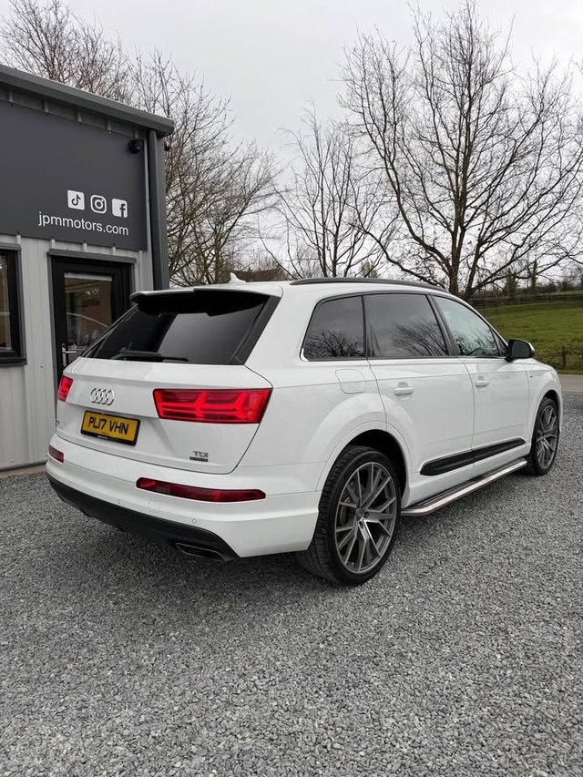 View our AUDI Q7