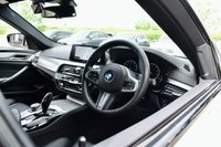 USED 2018 68 BMW 5 SERIES 3.0 540i GPF M Sport Saloon 4dr Petrol Auto xDrive Euro 6 (s/s) (340 ps) TECHNOLOGY PACK / DISPLAY KEY