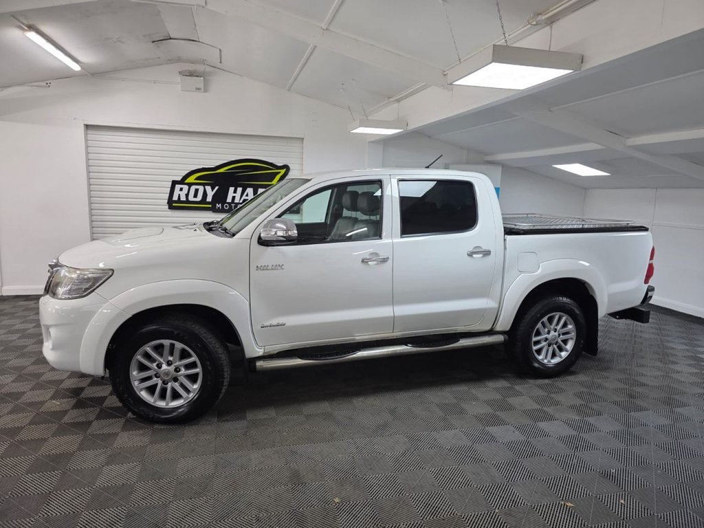 USED 2012 12 TOYOTA HI-LUX 3.0 D-4D Invincible Pickup Double Cab 4dr Diesel Manual 4WD Euro 5 (171 ps) 2 Keys - Bluetooth - Sensors!