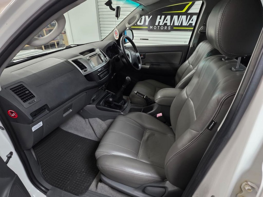 USED 2012 12 TOYOTA HI-LUX 3.0 D-4D Invincible Pickup Double Cab 4dr Diesel Manual 4WD Euro 5 (171 ps) 2 Keys - Bluetooth - Sensors!