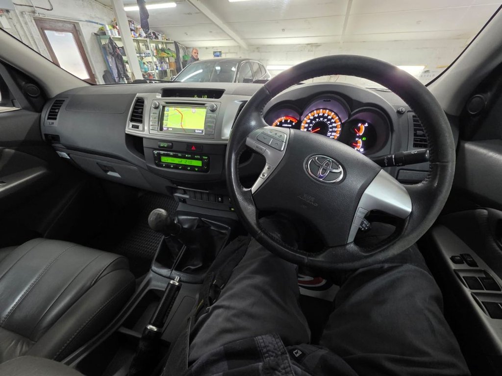 USED 2012 12 TOYOTA HI-LUX 3.0 D-4D Invincible Pickup Double Cab 4dr Diesel Manual 4WD Euro 5 (171 ps) 2 Keys - Bluetooth - Sensors!