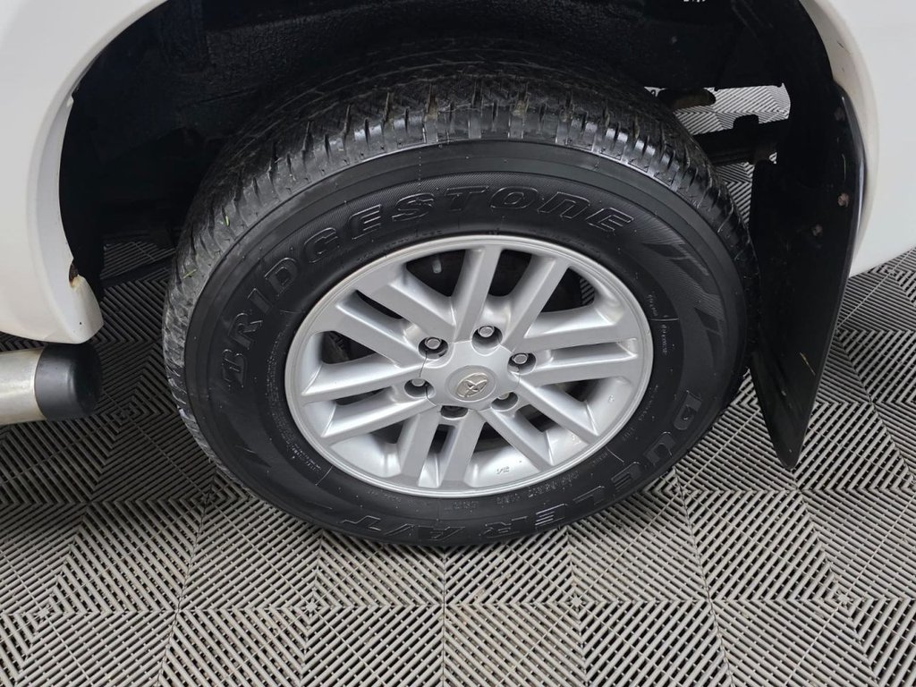 USED 2012 12 TOYOTA HI-LUX 3.0 D-4D Invincible Pickup Double Cab 4dr Diesel Manual 4WD Euro 5 (171 ps) 2 Keys - Bluetooth - Sensors!