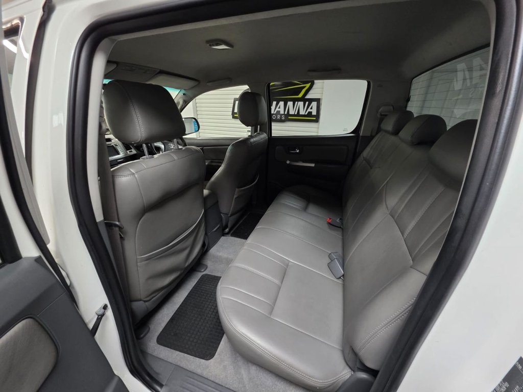 USED 2012 12 TOYOTA HI-LUX 3.0 D-4D Invincible Pickup Double Cab 4dr Diesel Manual 4WD Euro 5 (171 ps) 2 Keys - Bluetooth - Sensors!