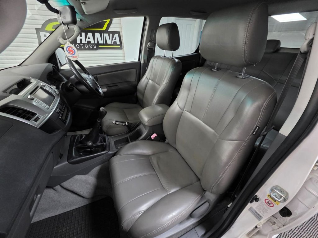 USED 2012 12 TOYOTA HI-LUX 3.0 D-4D Invincible Pickup Double Cab 4dr Diesel Manual 4WD Euro 5 (171 ps) 2 Keys - Bluetooth - Sensors!