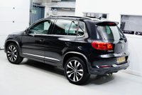 USED 2016 65 VOLKSWAGEN TIGUAN 2.0 TDI BlueMotion Tech R-Line Edition DSG 4WD Euro 6 (s/s) 5dr PAN ROOF | LEATHER | NAV |19s