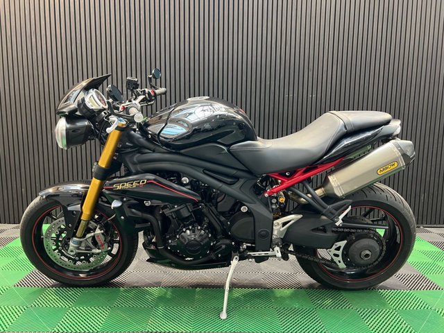 View our TRIUMPH SPEED TRIPLE 1050