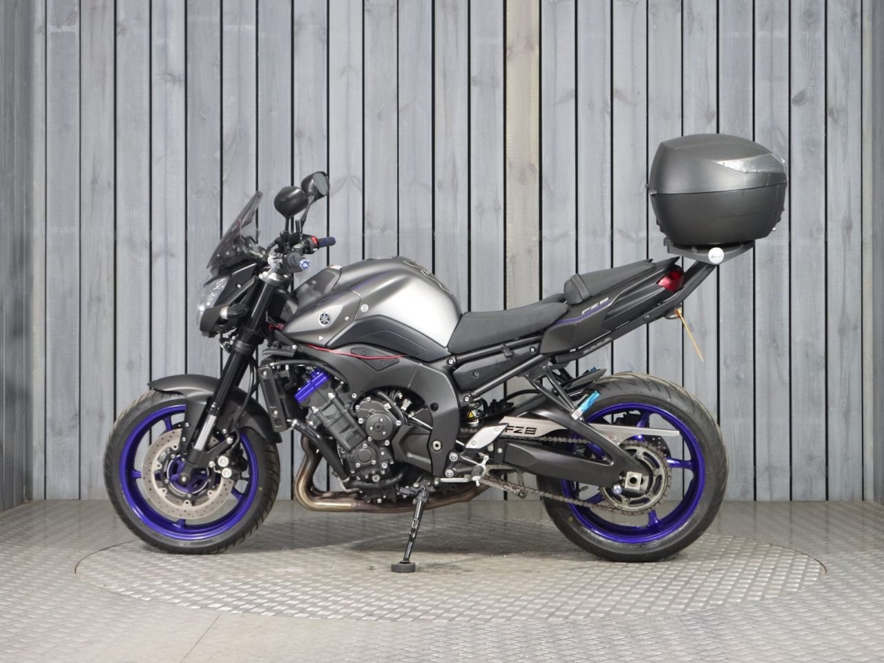 YAMAHA FZ8