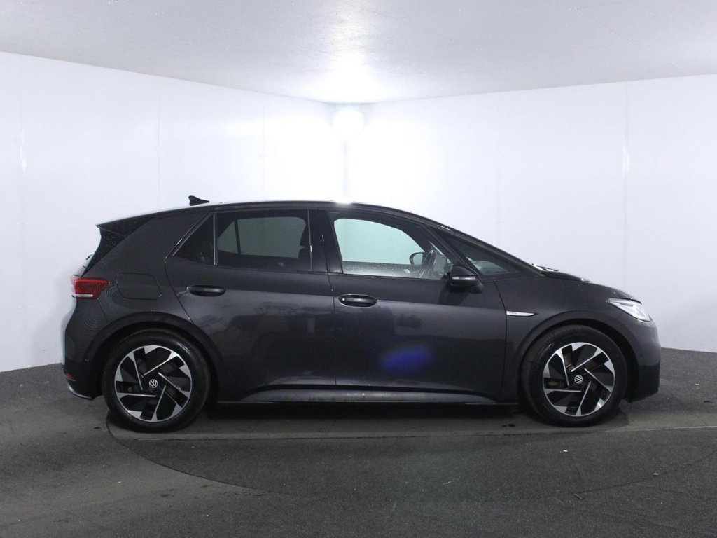 USED 2023 72 VOLKSWAGEN ID.3 Pro Performance 58kWh Family Hatchback 5dr Electric Auto (204 ps) 