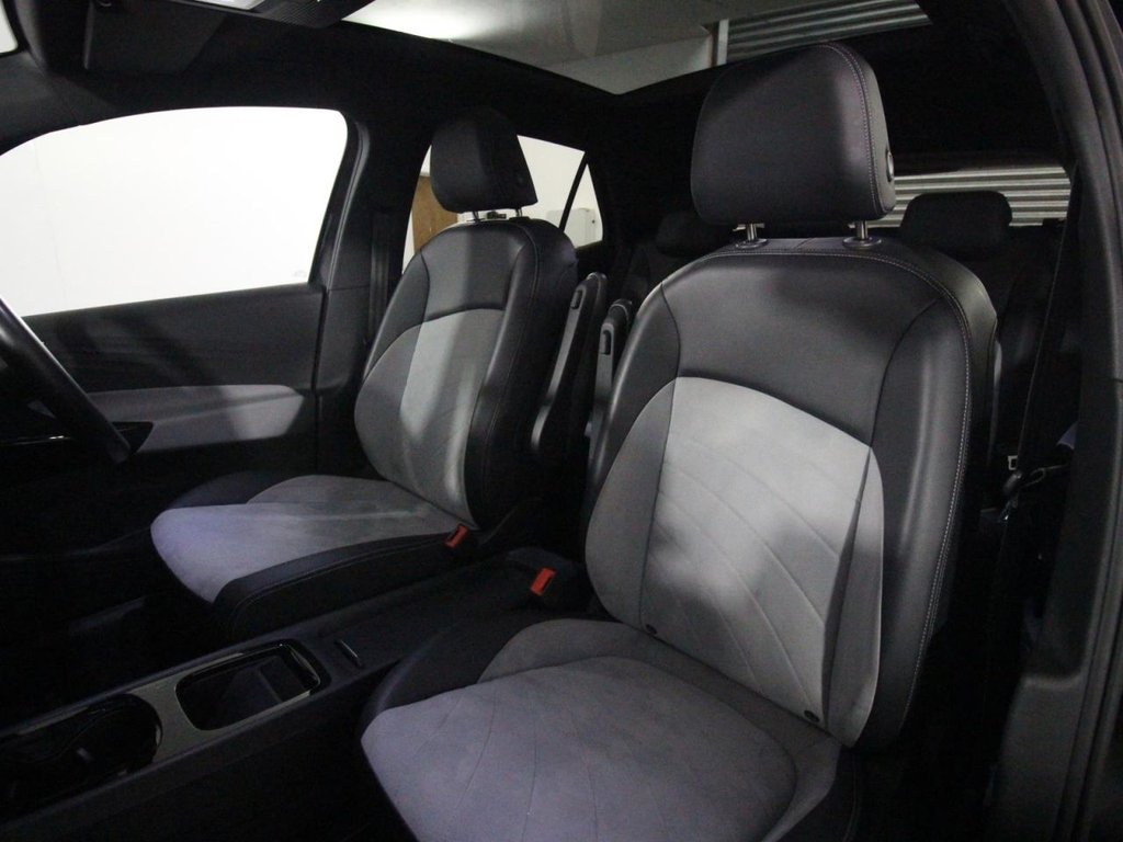 USED 2023 72 VOLKSWAGEN ID.3 Pro Performance 58kWh Family Hatchback 5dr Electric Auto (204 ps) 