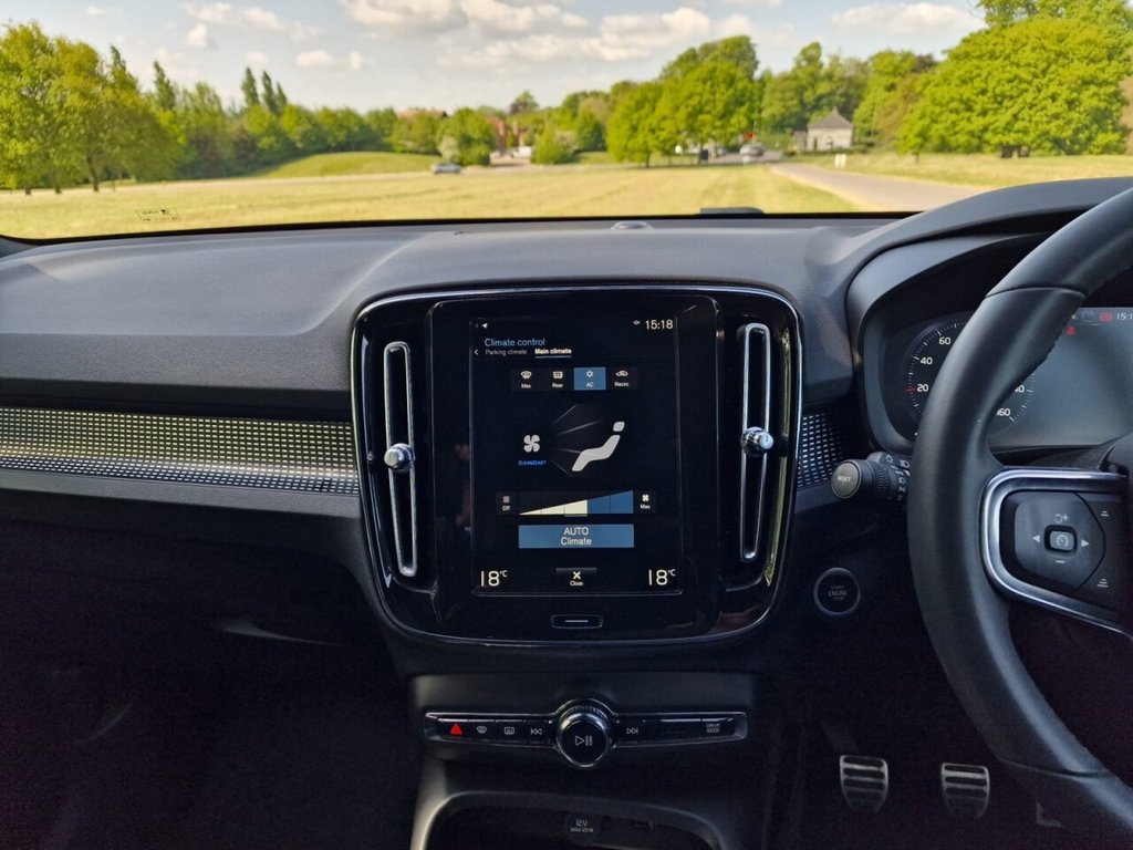 USED 2021 71 VOLVO XC40 1.5 T3 R-Design SUV 5dr Petrol Manual Euro 6 (s/s) (163 ps) FINANCE AVAILABLE