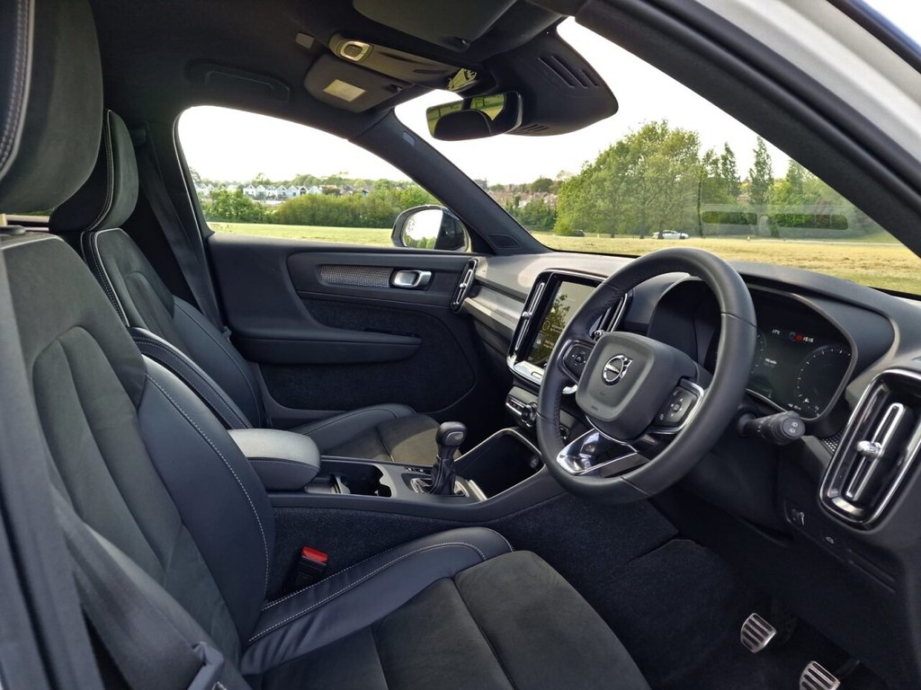 USED 2021 71 VOLVO XC40 1.5 T3 R-Design SUV 5dr Petrol Manual Euro 6 (s/s) (163 ps) FINANCE AVAILABLE