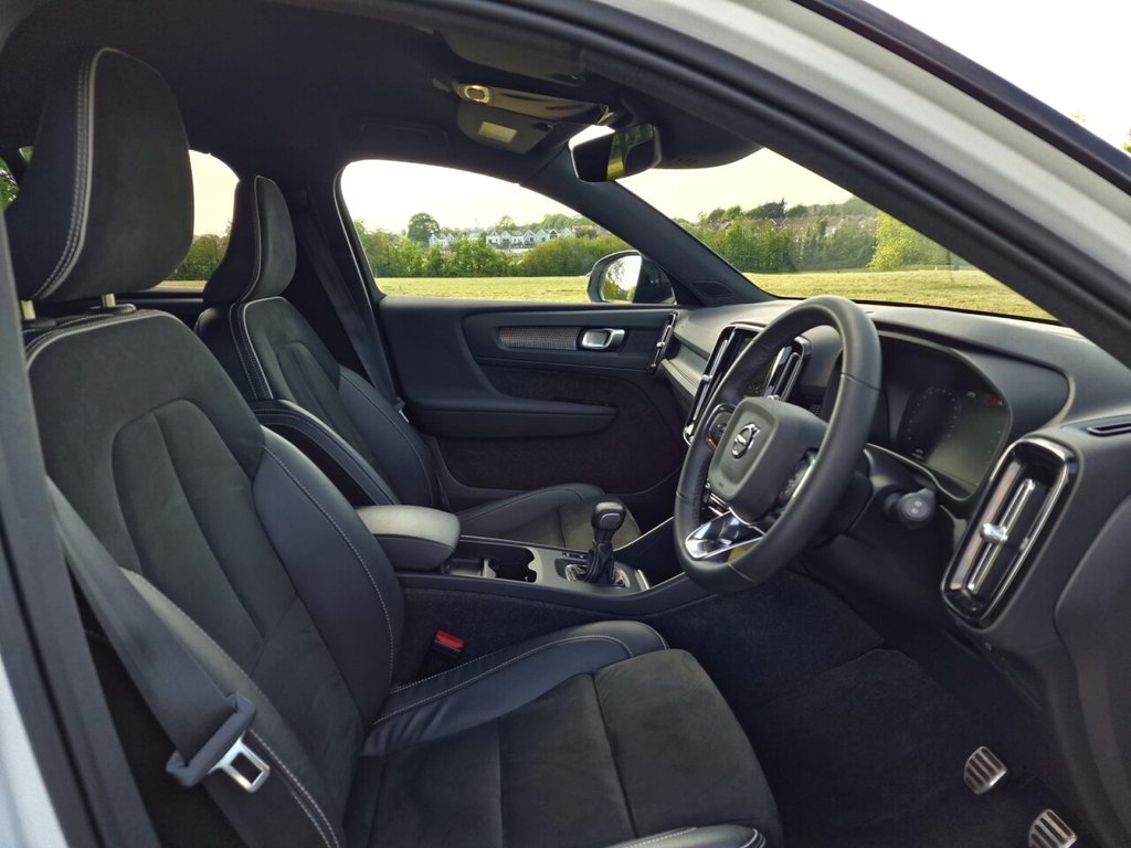USED 2021 71 VOLVO XC40 1.5 T3 R-Design SUV 5dr Petrol Manual Euro 6 (s/s) (163 ps) FINANCE AVAILABLE