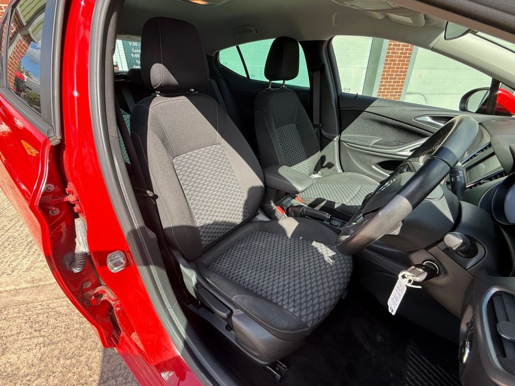 USED 2020 20 VAUXHALL ASTRA 1.2 Turbo Business Edition Nav Hatchback 5dr Petrol Manual Euro 6 (s/s) (130 ps) LOW MILAGE, HPI CLEAR, STUNNING
