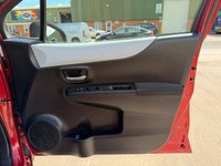 USED 2014 14 TOYOTA YARIS 1.5 VVT-h Trend Hatchback 5dr Petrol Hybrid CVT Euro 5 (101 ps) 
