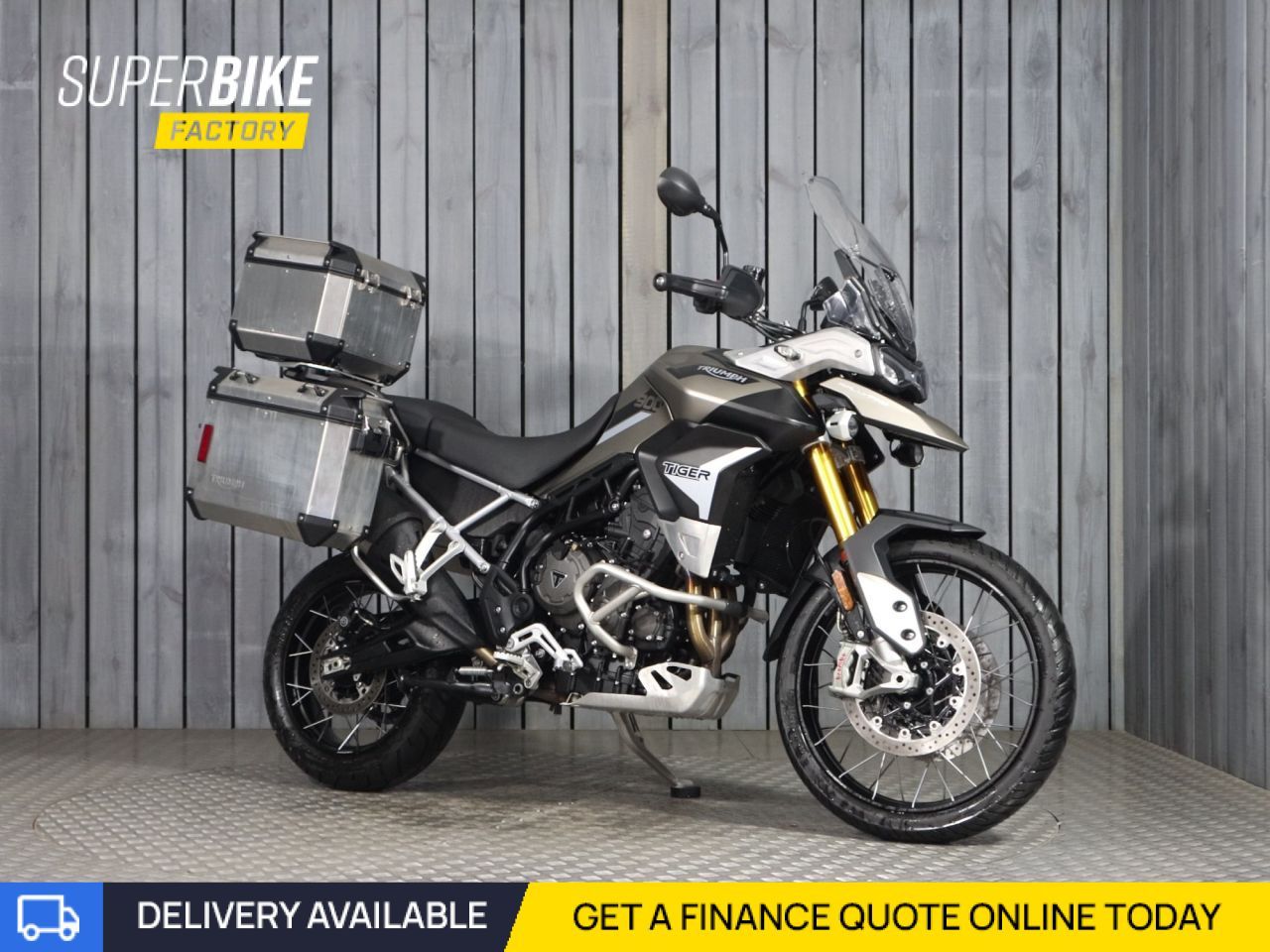 TRIUMPH TIGER 900