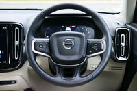 USED 2022 71 VOLVO XC40 2.0 B4 MHEV Inscription Pro SUV 5dr Petrol Hybrid DCT Auto AWD Euro 6 (s/s) (197 ps) PEBBLE GREY METALLIC PAINTWORK + BLOND LEATHER + CARPLAY + VIRTUAL DASH