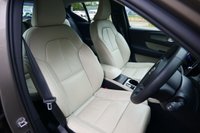 USED 2022 71 VOLVO XC40 2.0 B4 MHEV Inscription Pro SUV 5dr Petrol Hybrid DCT Auto AWD Euro 6 (s/s) (197 ps) PEBBLE GREY METALLIC PAINTWORK + BLOND LEATHER + CARPLAY + VIRTUAL DASH