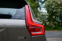USED 2022 71 VOLVO XC40 2.0 B4 MHEV Inscription Pro SUV 5dr Petrol Hybrid DCT Auto AWD Euro 6 (s/s) (197 ps) PEBBLE GREY METALLIC PAINTWORK + BLOND LEATHER + CARPLAY + VIRTUAL DASH