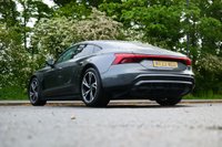 USED 2022 22 AUDI E-TRON GT 93.4kWh Saloon 4dr Electric Auto quattro (476 ps) DAYTONA GREY PEARLESCENT PAINTWORK + 360 CAMERA + SUNROOF + AIR SUSPENSION