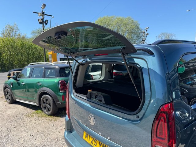 View our VAUXHALL Combo Life Electric