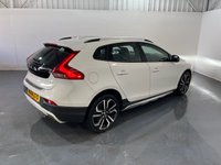 USED 2018 68 VOLVO V40 CROSS COUNTRY 1.5 T3 GPF Pro Hatchback 5dr Petrol Auto Euro 6 (s/s) (152 ps) reverse camera, cruise, NAV, DAB
