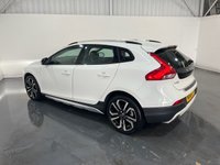 USED 2018 68 VOLVO V40 CROSS COUNTRY 1.5 T3 GPF Pro Hatchback 5dr Petrol Auto Euro 6 (s/s) (152 ps) reverse camera, cruise, NAV, DAB