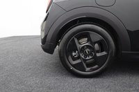 USED 2025 25 MINI HATCH COOPER 1.5C Classic 3dr Steptronic (SAT NAV, PRIVACY) 