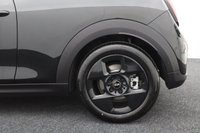 USED 2025 25 MINI HATCH COOPER 1.5C Classic 3dr Steptronic (SAT NAV, PRIVACY) 