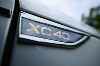 USED 2019 69 VOLVO XC40 2.0 T4 R-Design SUV 5dr Petrol Auto Euro 6 (s/s) (190 ps) CRYSTAL WHITE METALLIC PAINTWORK + APPLE CARPLAY + REVERSE CAMERA