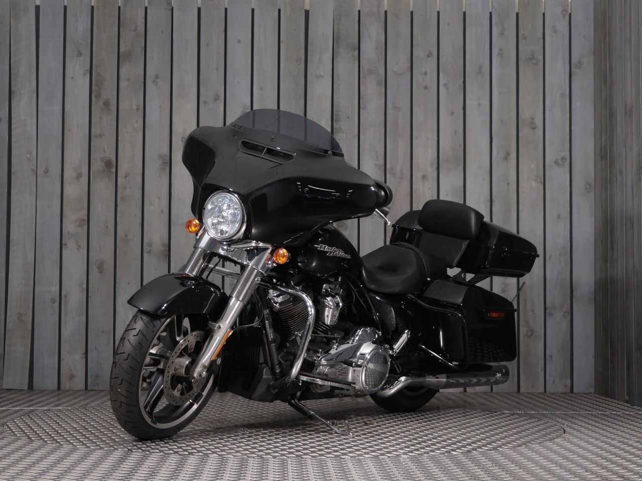 HARLEY-DAVIDSON TOURING