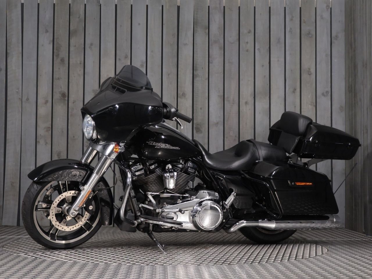 HARLEY-DAVIDSON TOURING