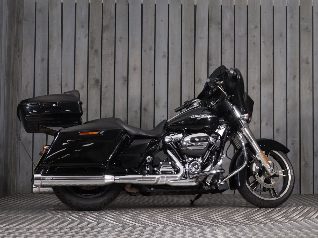 HARLEY-DAVIDSON TOURING