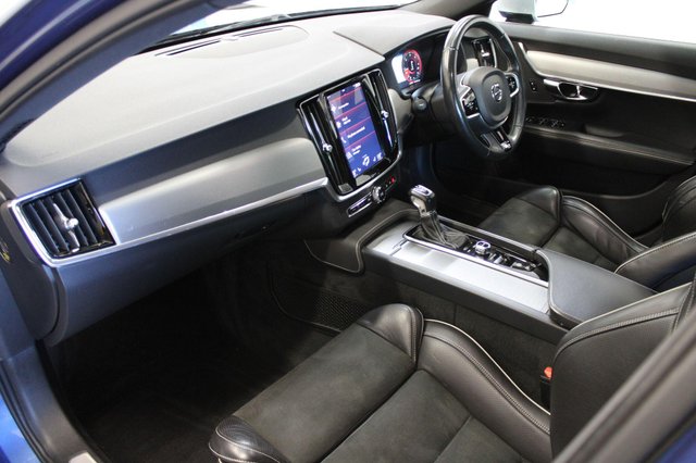 View our VOLVO V90