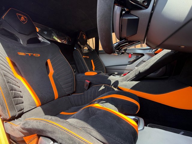 View our LAMBORGHINI HURACAN