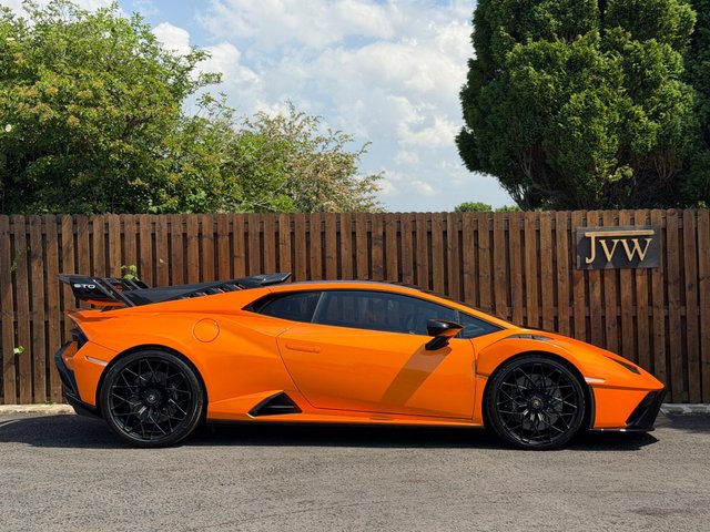 View our LAMBORGHINI HURACAN