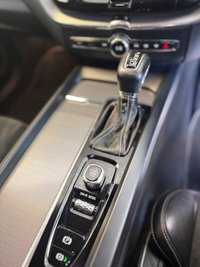 USED 2017 67 VOLVO XC60 2.0 D4 R-Design Pro SUV 5dr Diesel Auto AWD Euro 6 (s/s) (190 ps) 