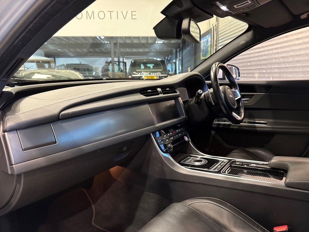 USED 2018 68 JAGUAR XF 3.0d V6 S Sportbrake 5dr Diesel Auto Euro 6 (s/s) (300 ps) PANORAMIC ROOF|TOW BAR|PRIVACY