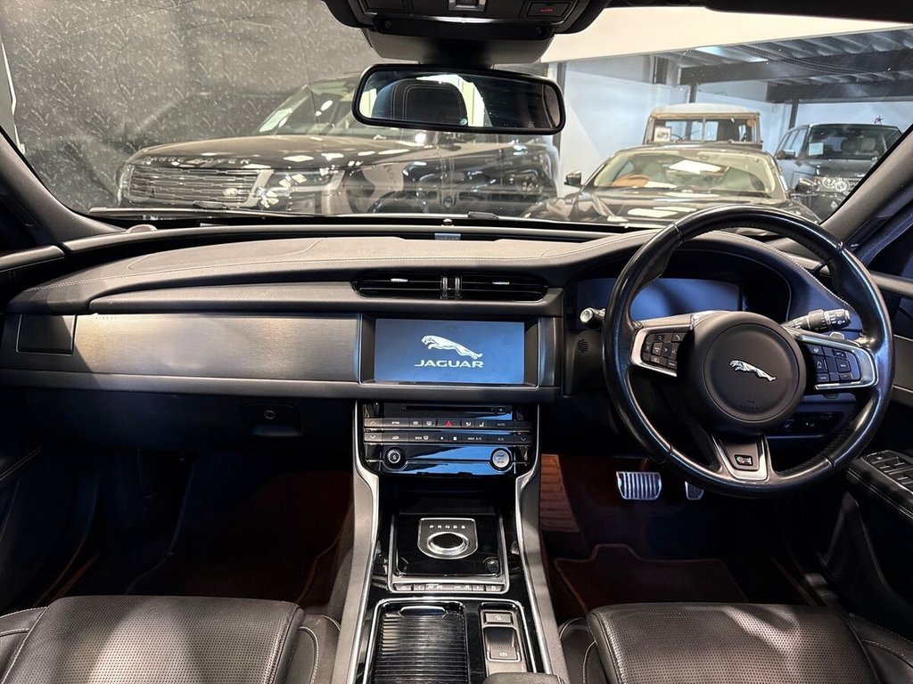 USED 2018 68 JAGUAR XF 3.0d V6 S Sportbrake 5dr Diesel Auto Euro 6 (s/s) (300 ps) PANORAMIC ROOF|TOW BAR|PRIVACY