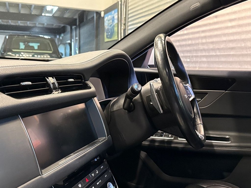 USED 2018 68 JAGUAR XF 3.0d V6 S Sportbrake 5dr Diesel Auto Euro 6 (s/s) (300 ps) PANORAMIC ROOF|TOW BAR|PRIVACY
