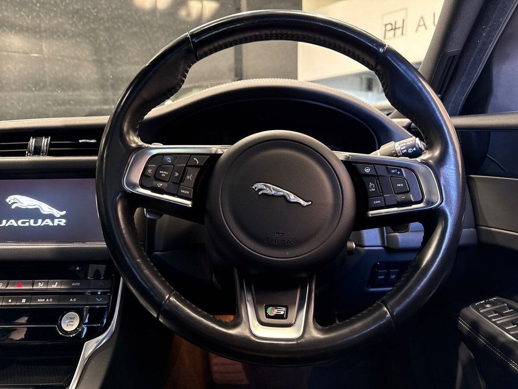 USED 2018 68 JAGUAR XF 3.0d V6 S Sportbrake 5dr Diesel Auto Euro 6 (s/s) (300 ps) PANORAMIC ROOF|TOW BAR|PRIVACY
