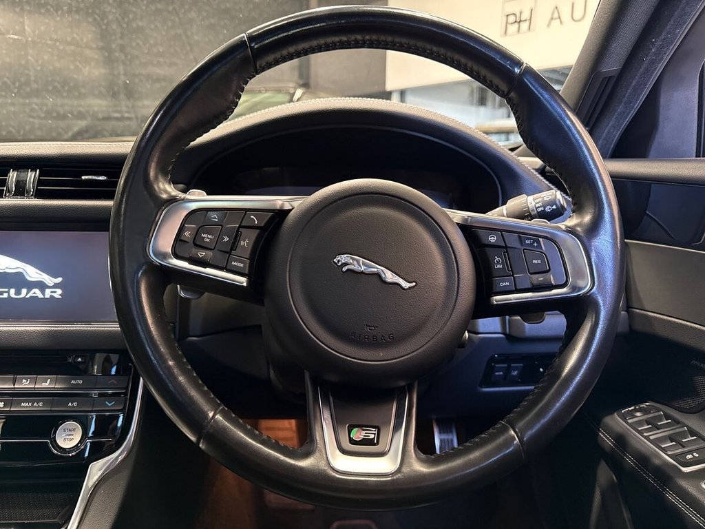 USED 2018 68 JAGUAR XF 3.0d V6 S Sportbrake 5dr Diesel Auto Euro 6 (s/s) (300 ps) PANORAMIC ROOF|TOW BAR|PRIVACY