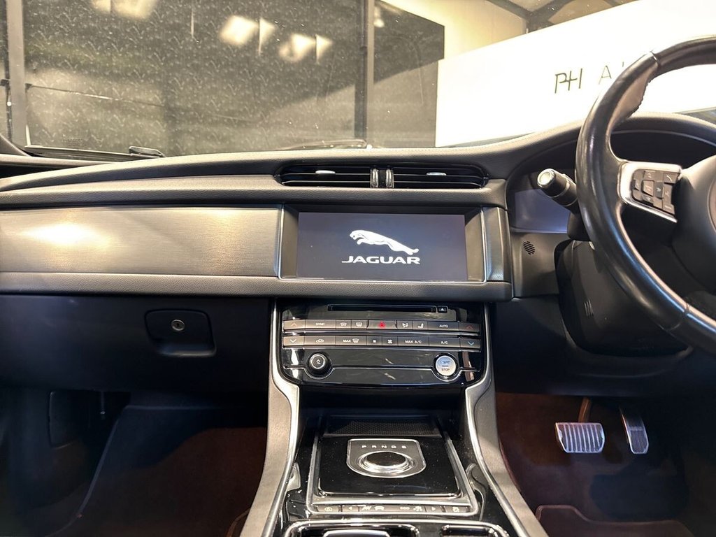 USED 2018 68 JAGUAR XF 3.0d V6 S Sportbrake 5dr Diesel Auto Euro 6 (s/s) (300 ps) PANORAMIC ROOF|TOW BAR|PRIVACY