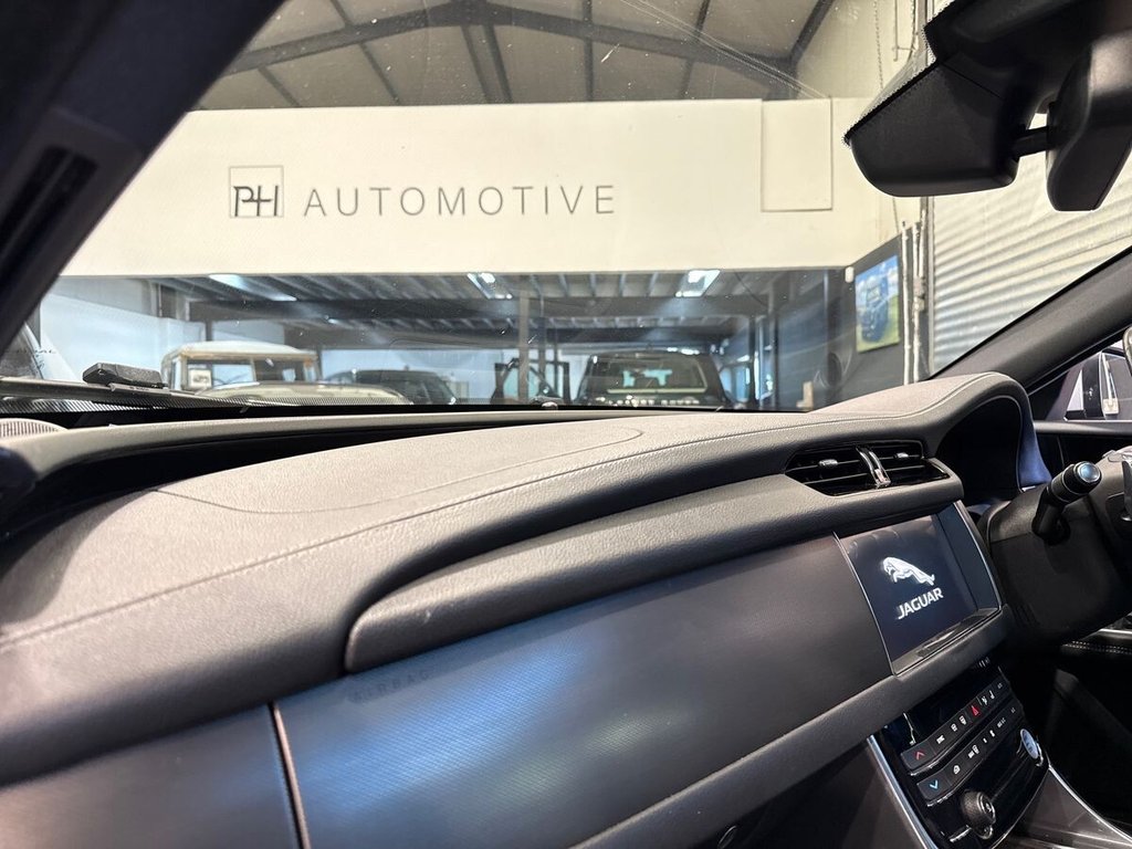 USED 2018 68 JAGUAR XF 3.0d V6 S Sportbrake 5dr Diesel Auto Euro 6 (s/s) (300 ps) PANORAMIC ROOF|TOW BAR|PRIVACY