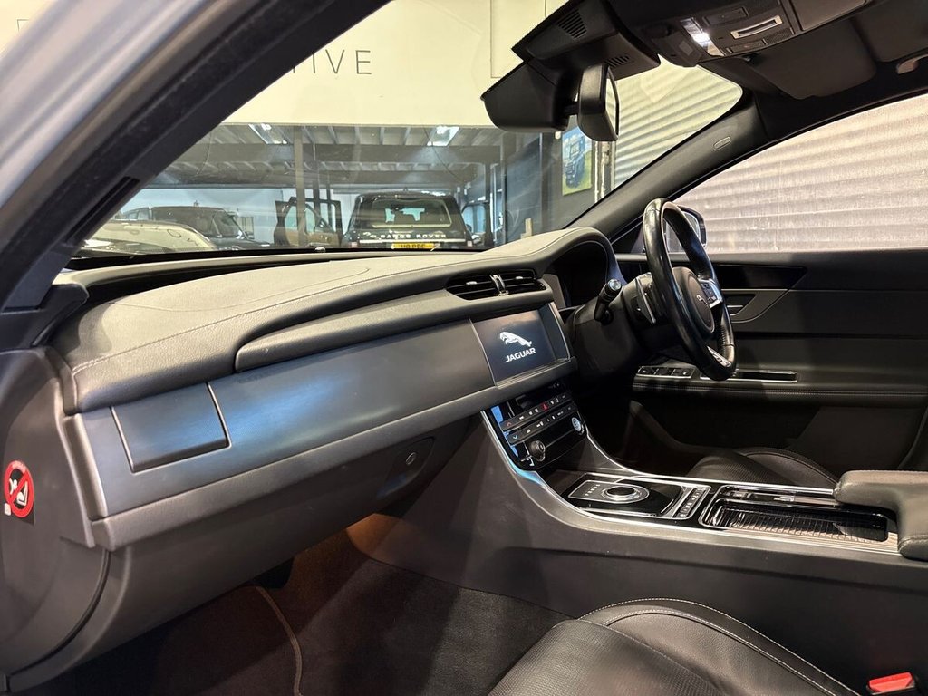 USED 2018 68 JAGUAR XF 3.0d V6 S Sportbrake 5dr Diesel Auto Euro 6 (s/s) (300 ps) PANORAMIC ROOF|TOW BAR|PRIVACY