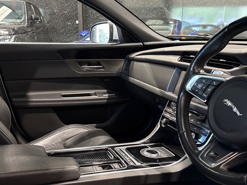 USED 2018 68 JAGUAR XF 3.0d V6 S Sportbrake 5dr Diesel Auto Euro 6 (s/s) (300 ps) PANORAMIC ROOF|TOW BAR|PRIVACY