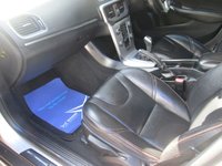USED 2016 66 VOLVO V40 CROSS COUNTRY 2.0 T3 Pro Hatchback 5dr Petrol Manual Euro 6 (s/s) (152 ps) 