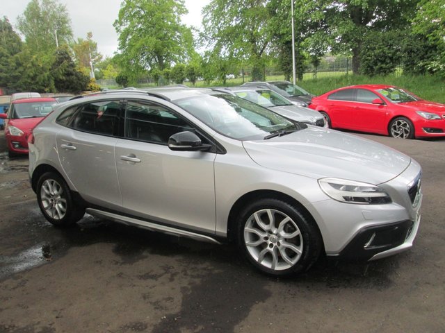 View our VOLVO V40 CROSS COUNTRY