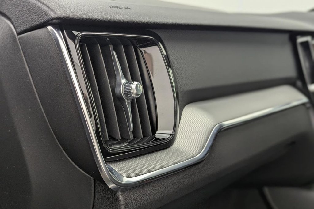 USED 2021 21 VOLVO V60 2.0h T6 Recharge 11.6kWh R-Design Estate 5dr Petrol Plug-in Hybrid Auto AWD Euro 6 (s/s) (340 ps) 4X4, Sat Nav, Camera