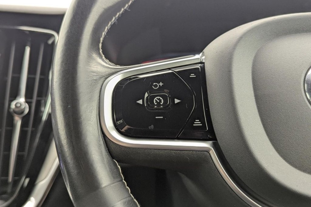 USED 2021 21 VOLVO V60 2.0h T6 Recharge 11.6kWh R-Design Estate 5dr Petrol Plug-in Hybrid Auto AWD Euro 6 (s/s) (340 ps) 4X4, Sat Nav, Camera